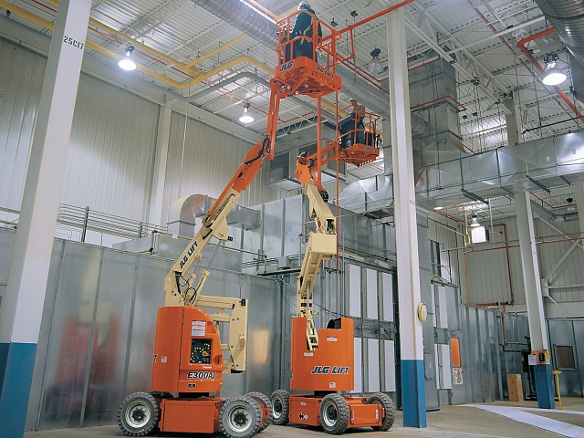 Коленчатый подъемник JLG E300 AJ